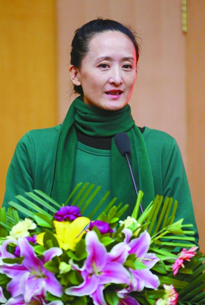 冯英